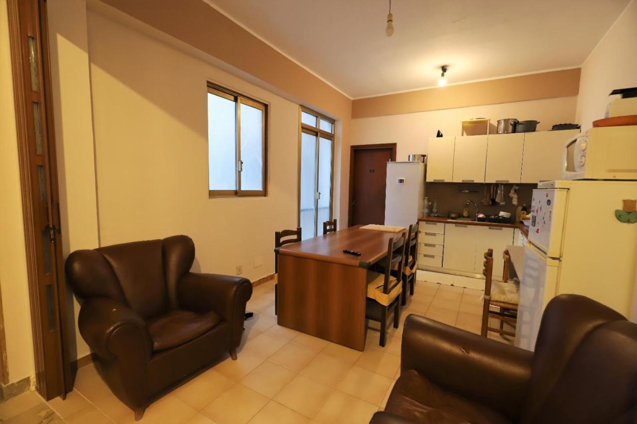 Casa Studenti E Giovani Turisti Fkk - Giochi Di Societa Ed Intimo Party - Volontari Benvenuti Lägenhet Palermo Exteriör bild